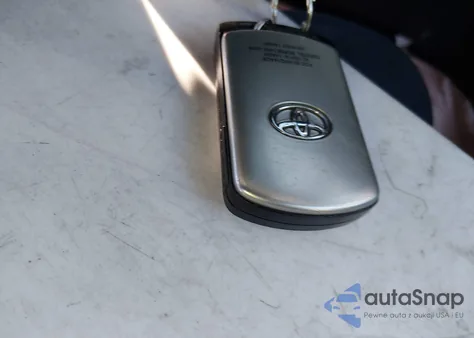 2016 Toyota Sienna Se 8 Passenger z USA, uszkodzony, nr VIN 5TDXK3DC0GS730013